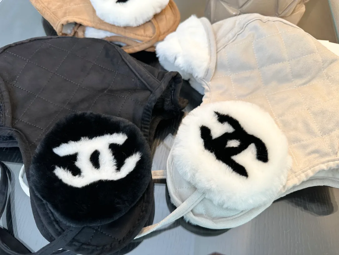 Hats CHANEL 18347637