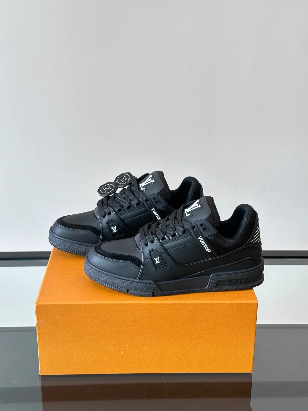 Men's Sneakers LOUIS VUITTON 17926953