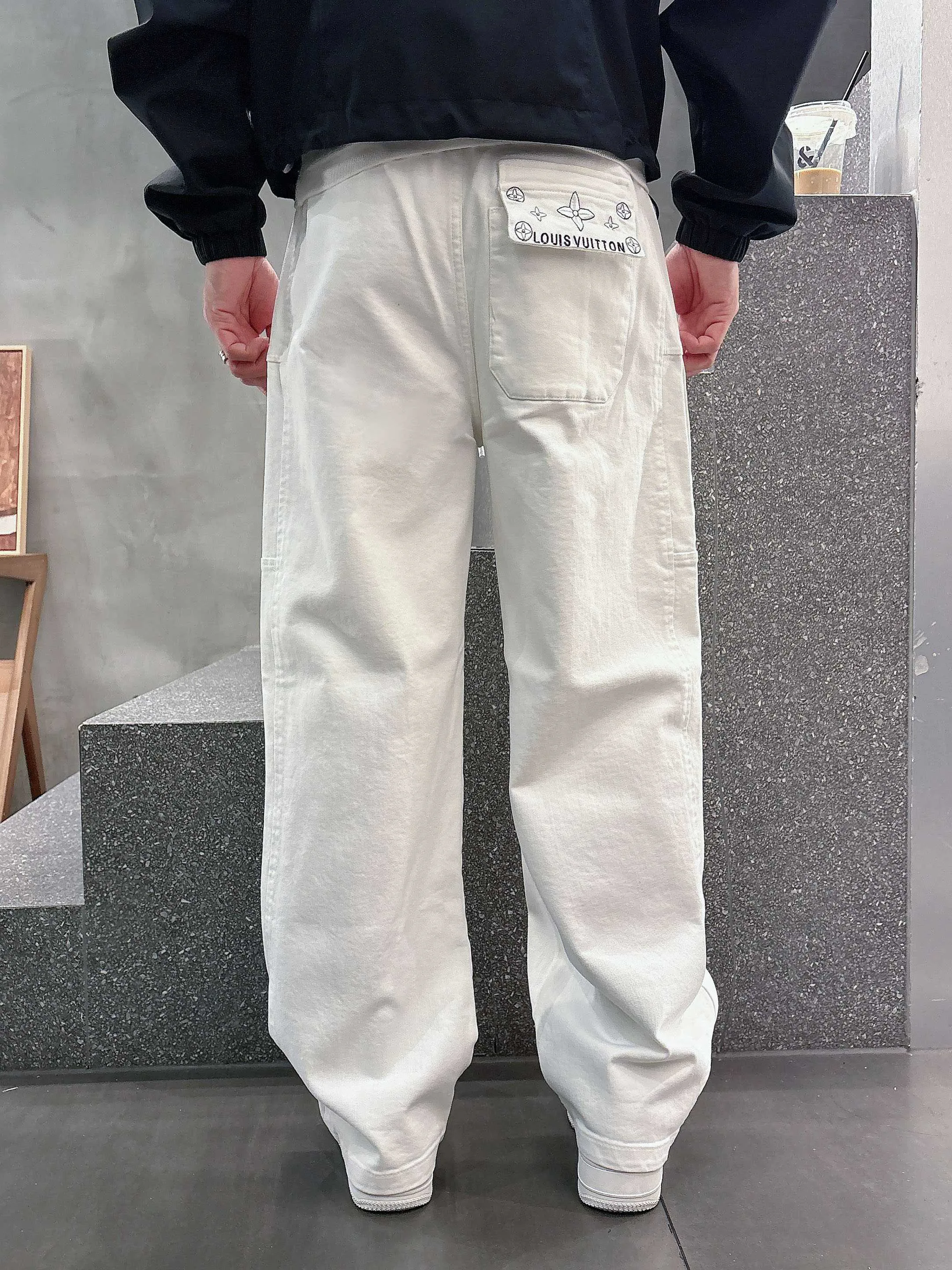 Men's Trousers LOUIS VUITTON 18368716