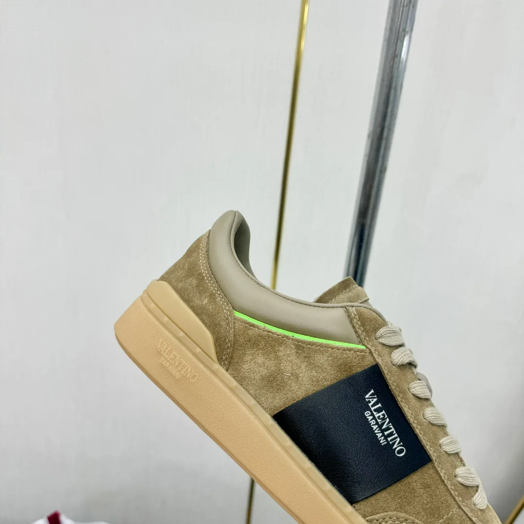 Women's Sneakers VALENTINO 17955032