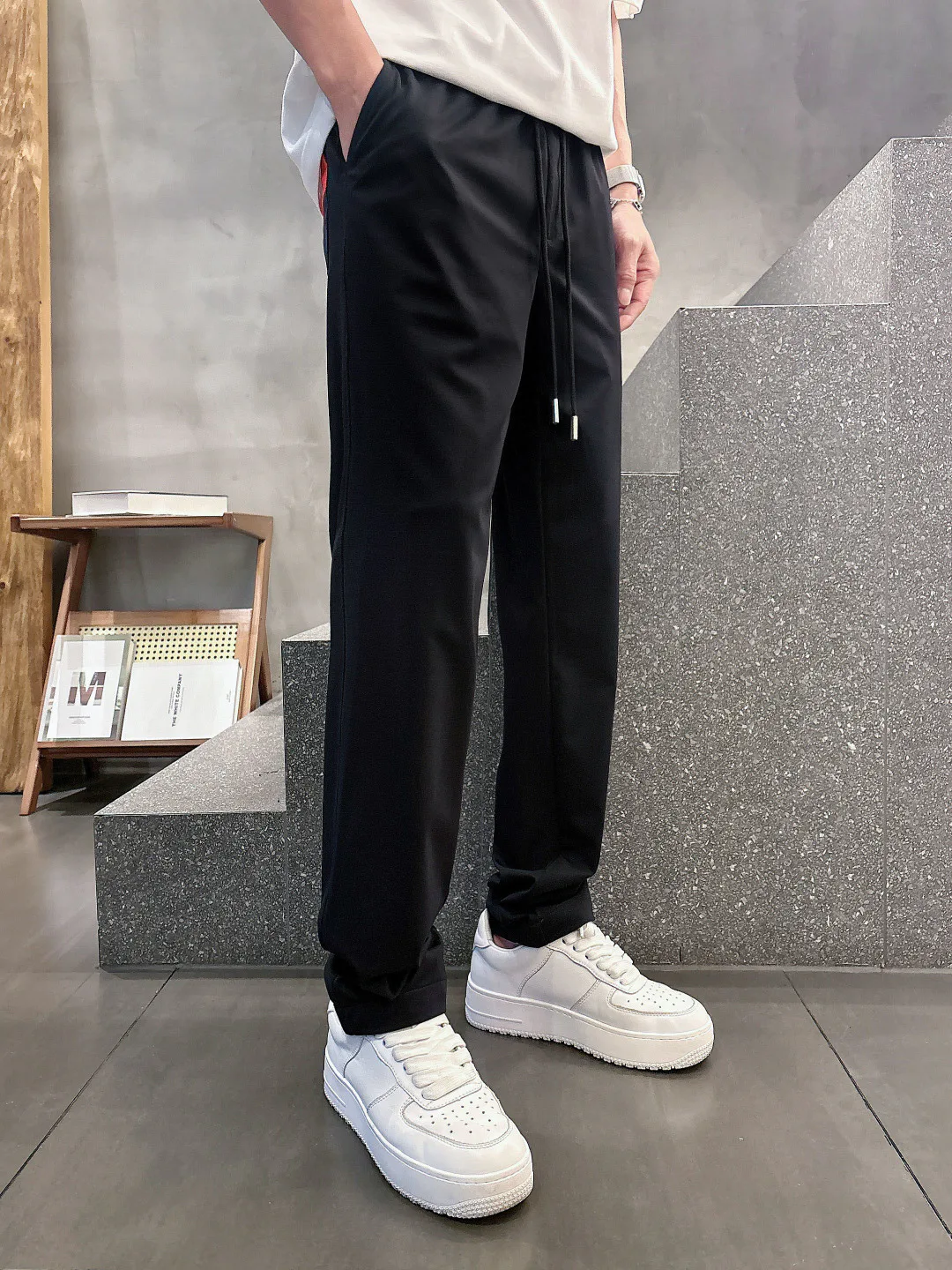 Men's Trousers MONCLER 18097666