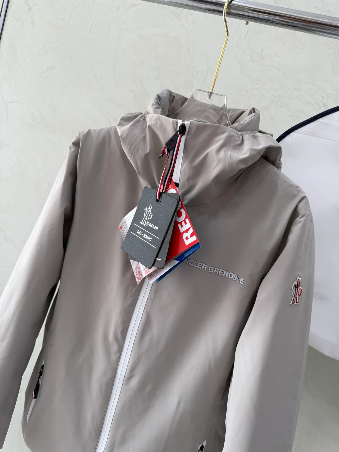 Women's Jackets And Down Jackets MONCLER 18043546