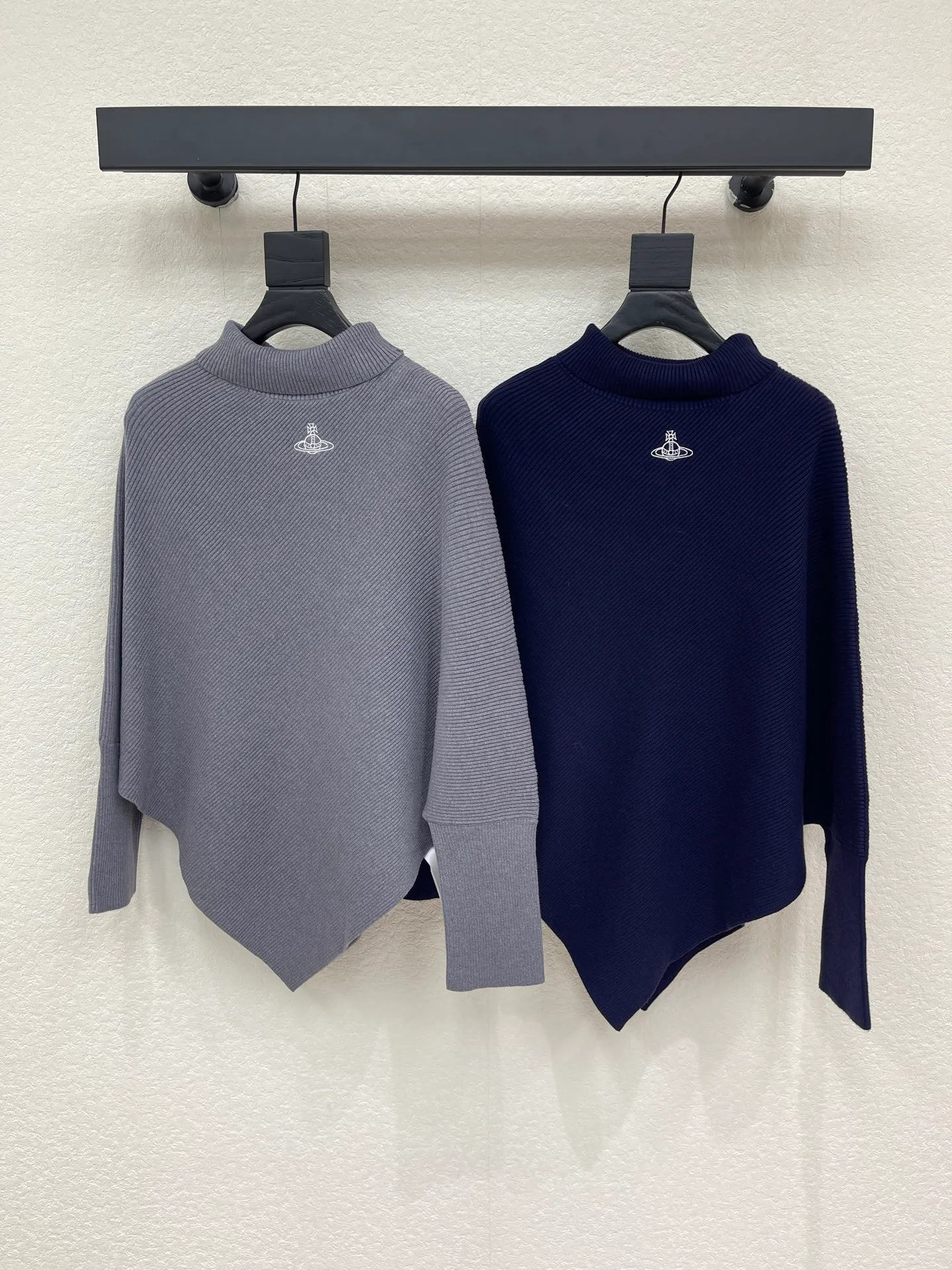 Women's Jumpers And Sweaters VIVIENNE WESTWOOD 18031127