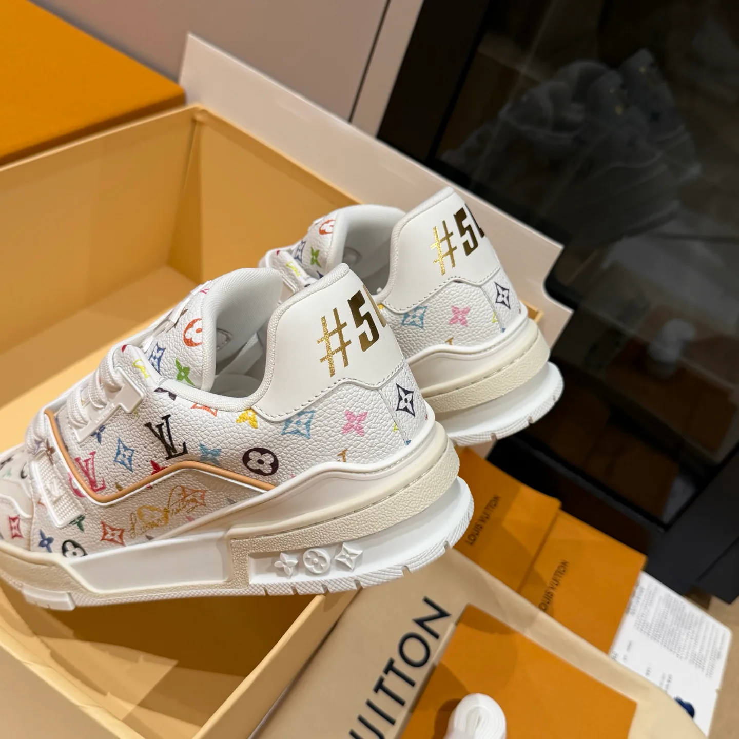 Women's Sneakers LOUIS VUITTON 18121549