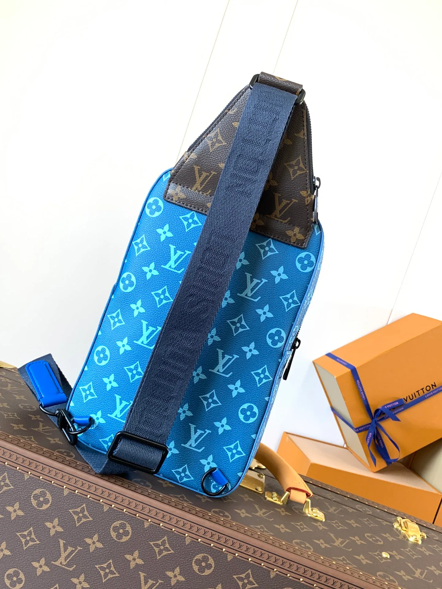 Women's Shoulder Bags LOUIS VUITTON 17948722