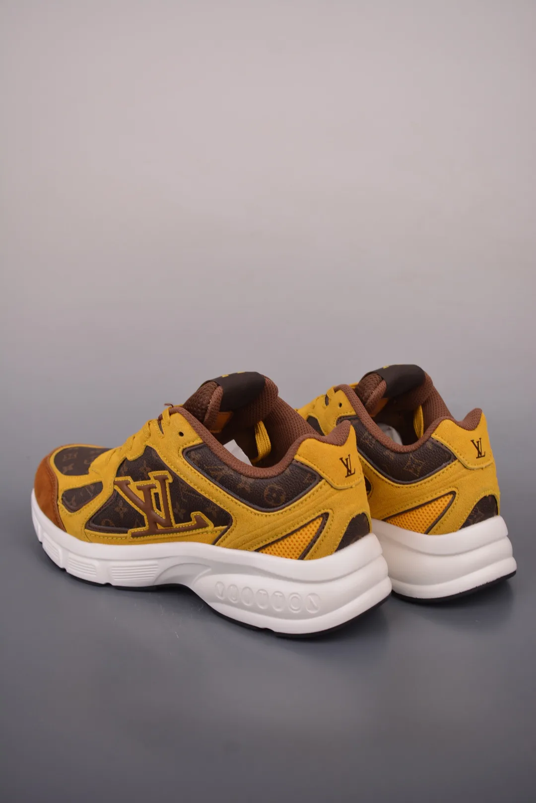 Women's Sneakers LOUIS VUITTON 17429975