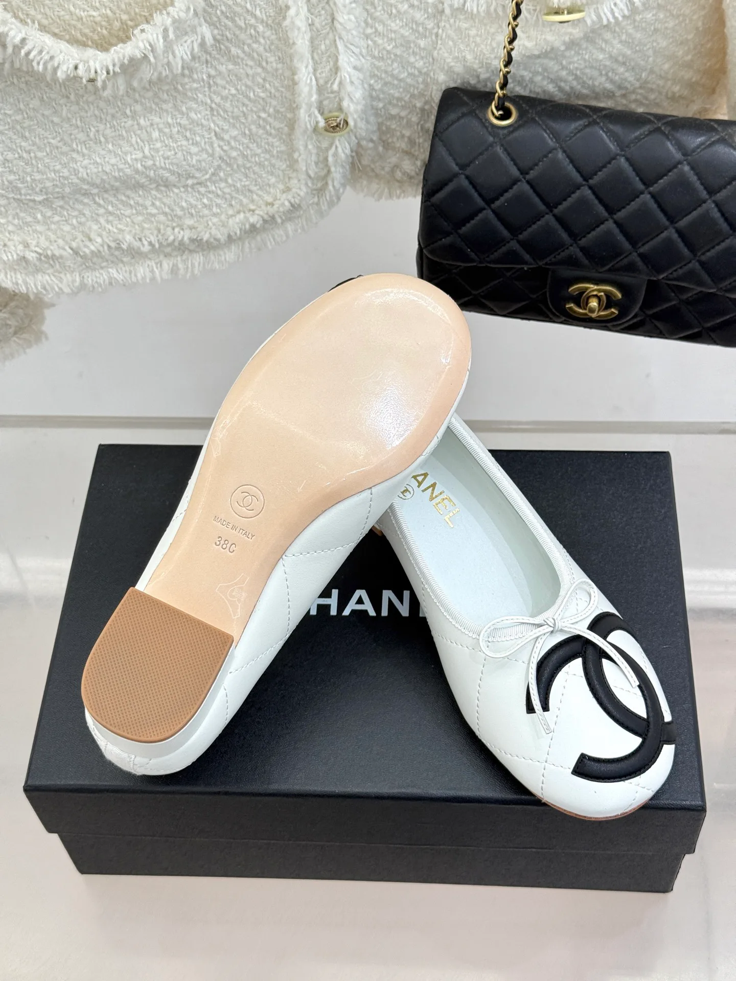 Women's Ballet Flats CHANEL 17303675