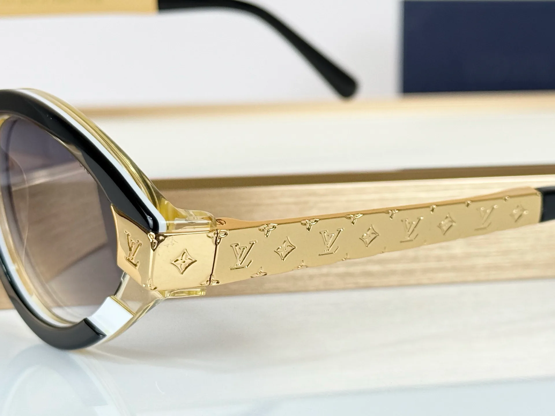 Glasses LOUIS VUITTON 18118329