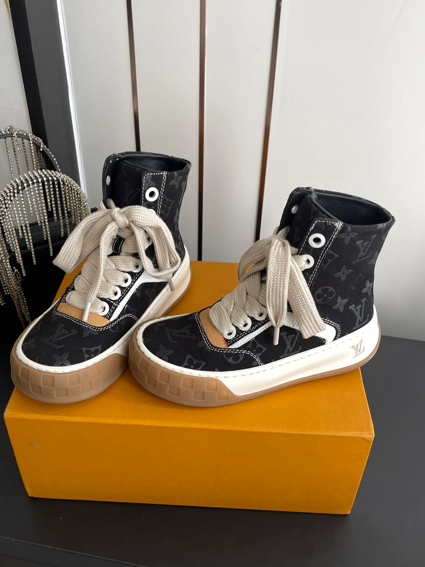 Women's Sneakers LOUIS VUITTON 17673245