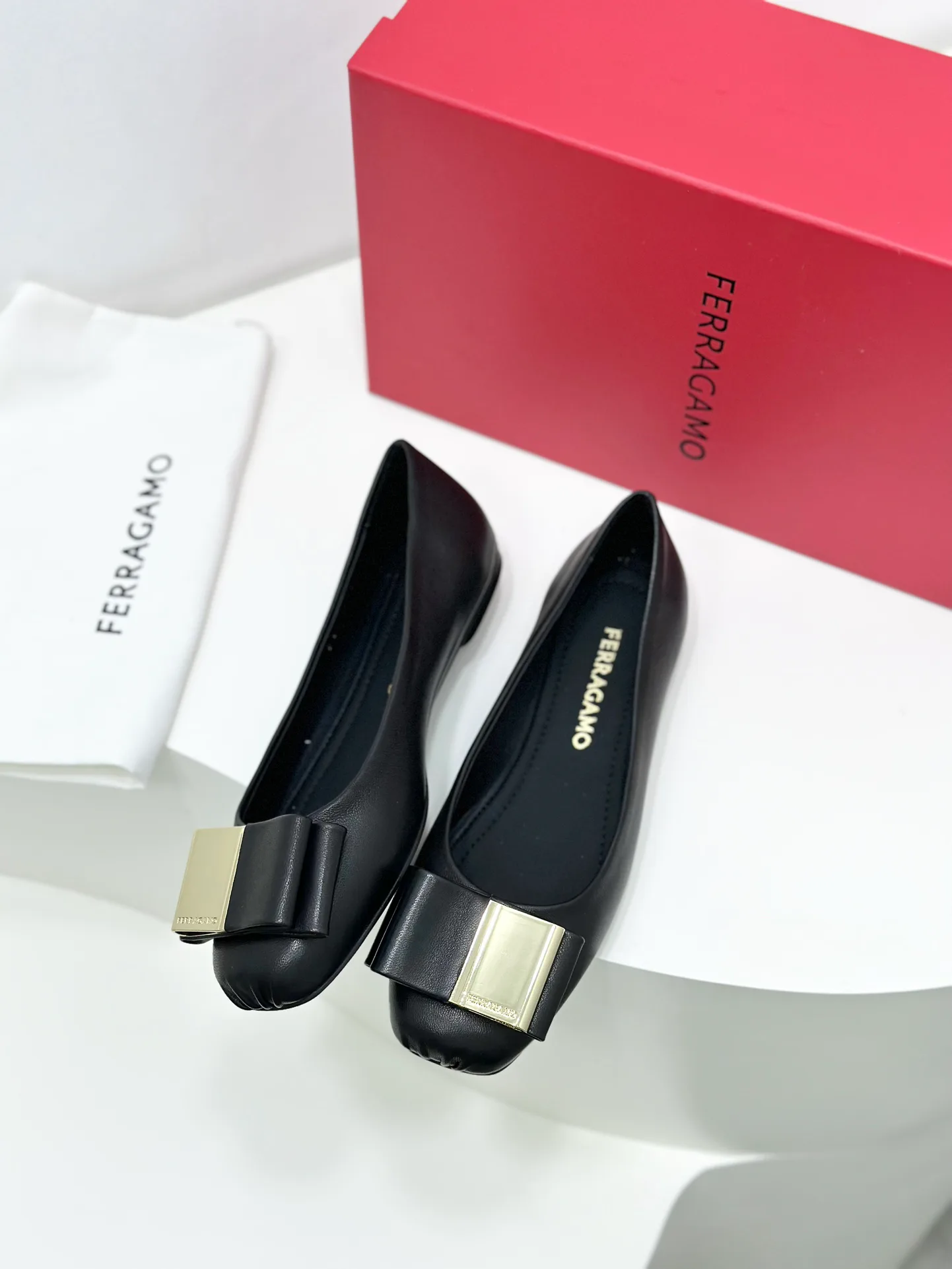 Women's Ballet Flats SALVATORE FERRAGAMO 18531859