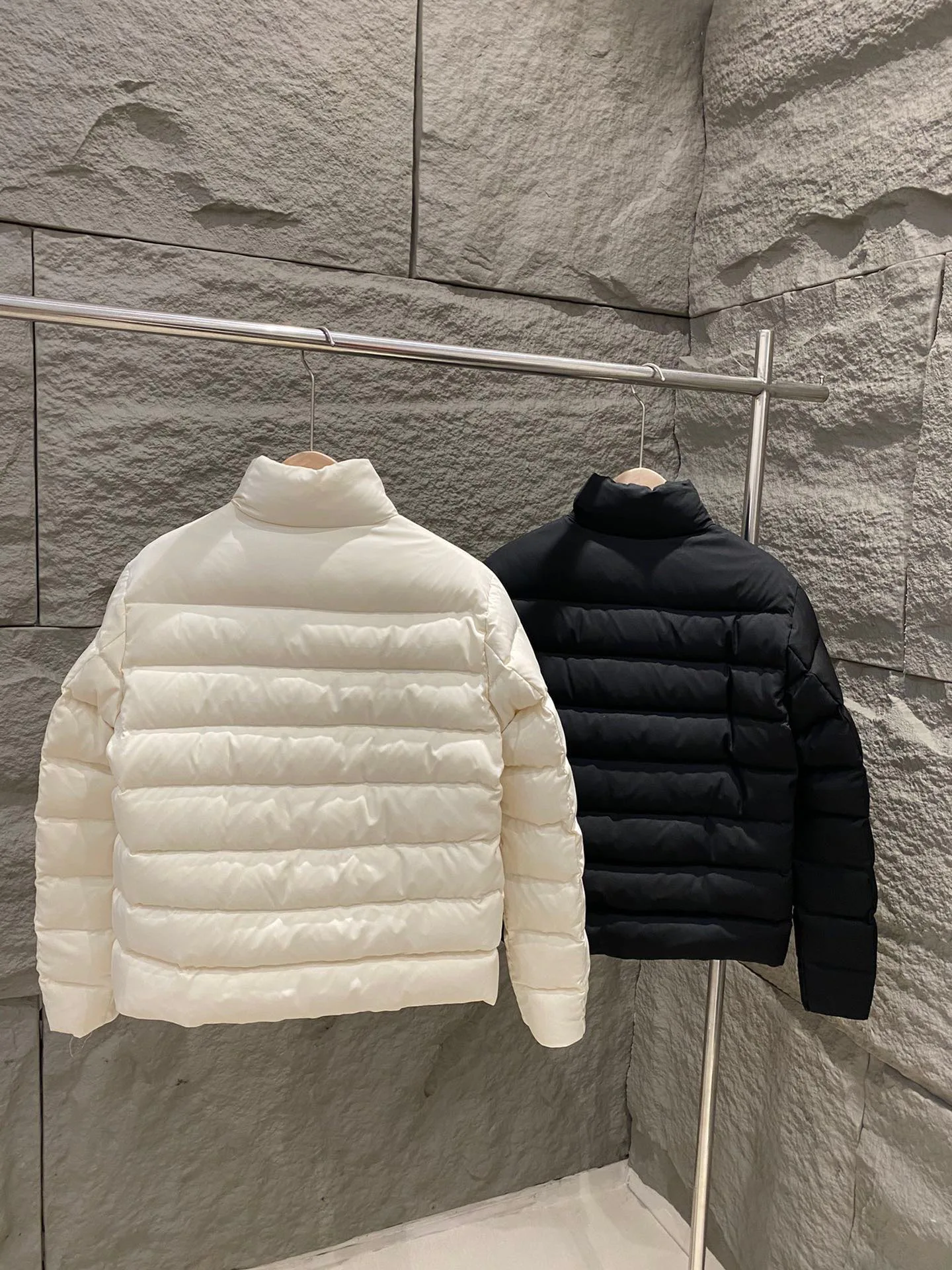 Women's Jackets And Down Jackets MONCLER 18326251
