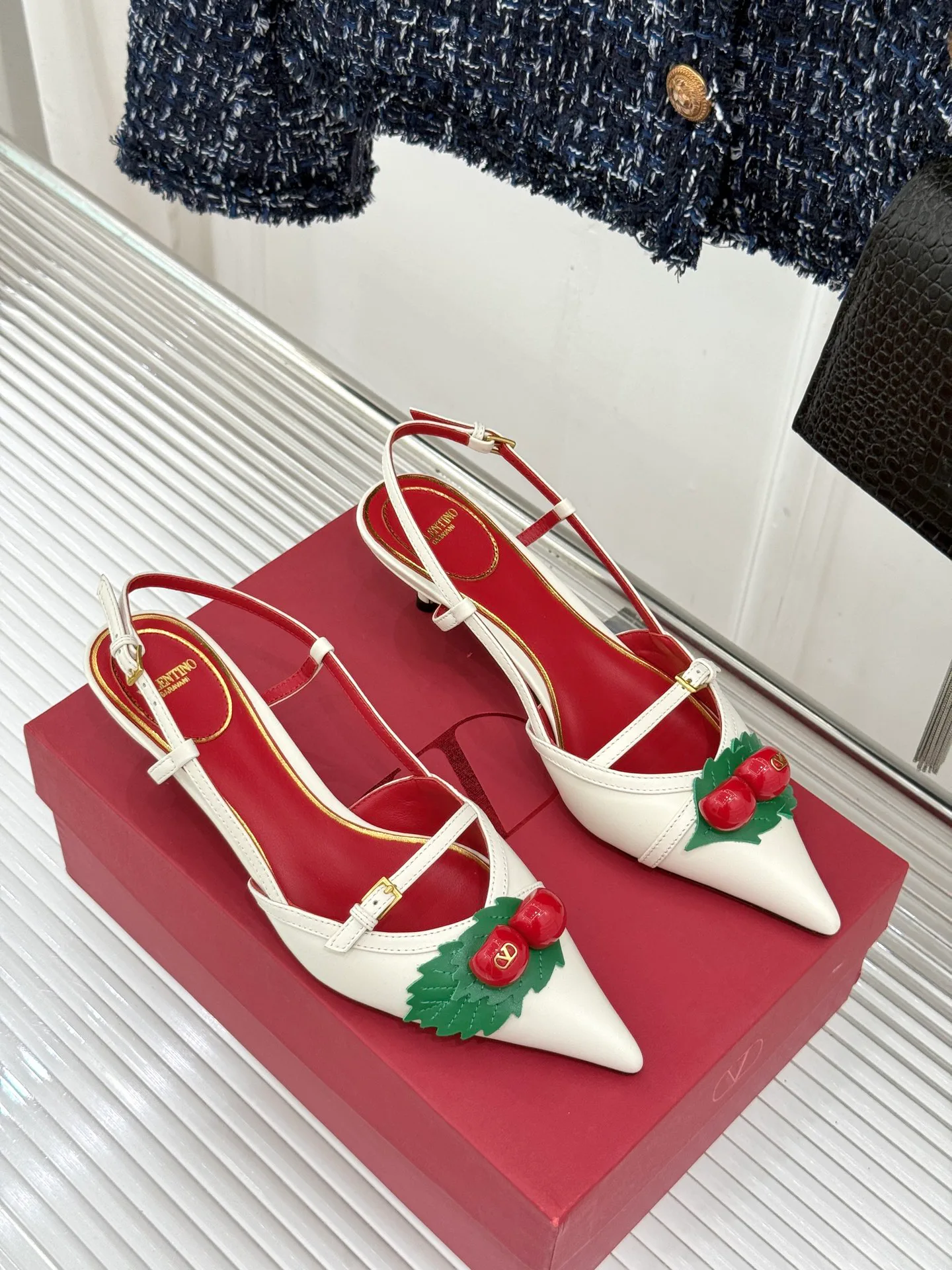 Women's Open-Toe Sandals VALENTINO 16986236