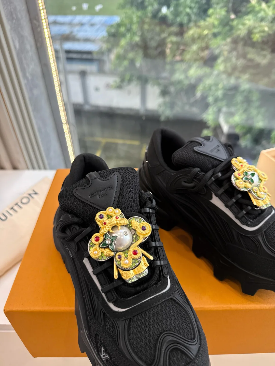 Women's Sneakers LOUIS VUITTON 18053490