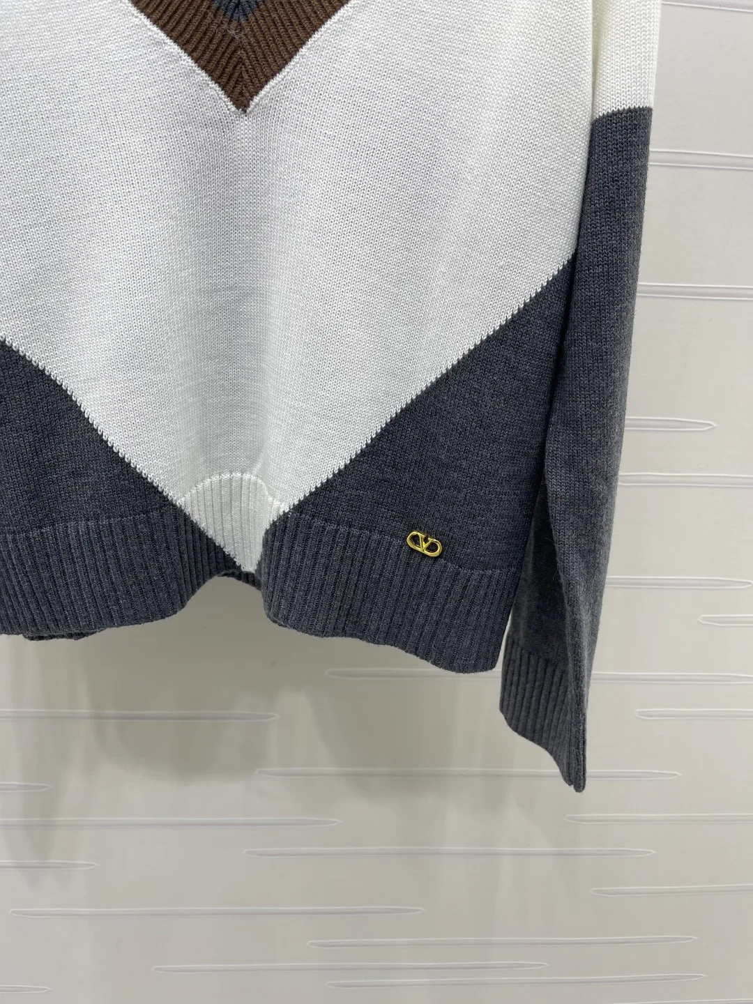 Women's Jumpers And Sweaters VALENTINO 18140974