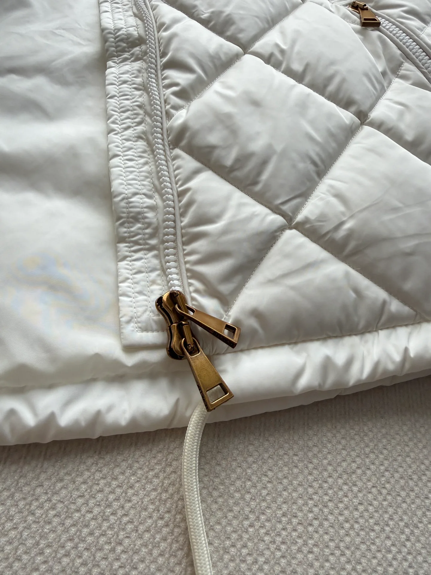 Women's Jackets And Down Jackets MONCLER 18325815