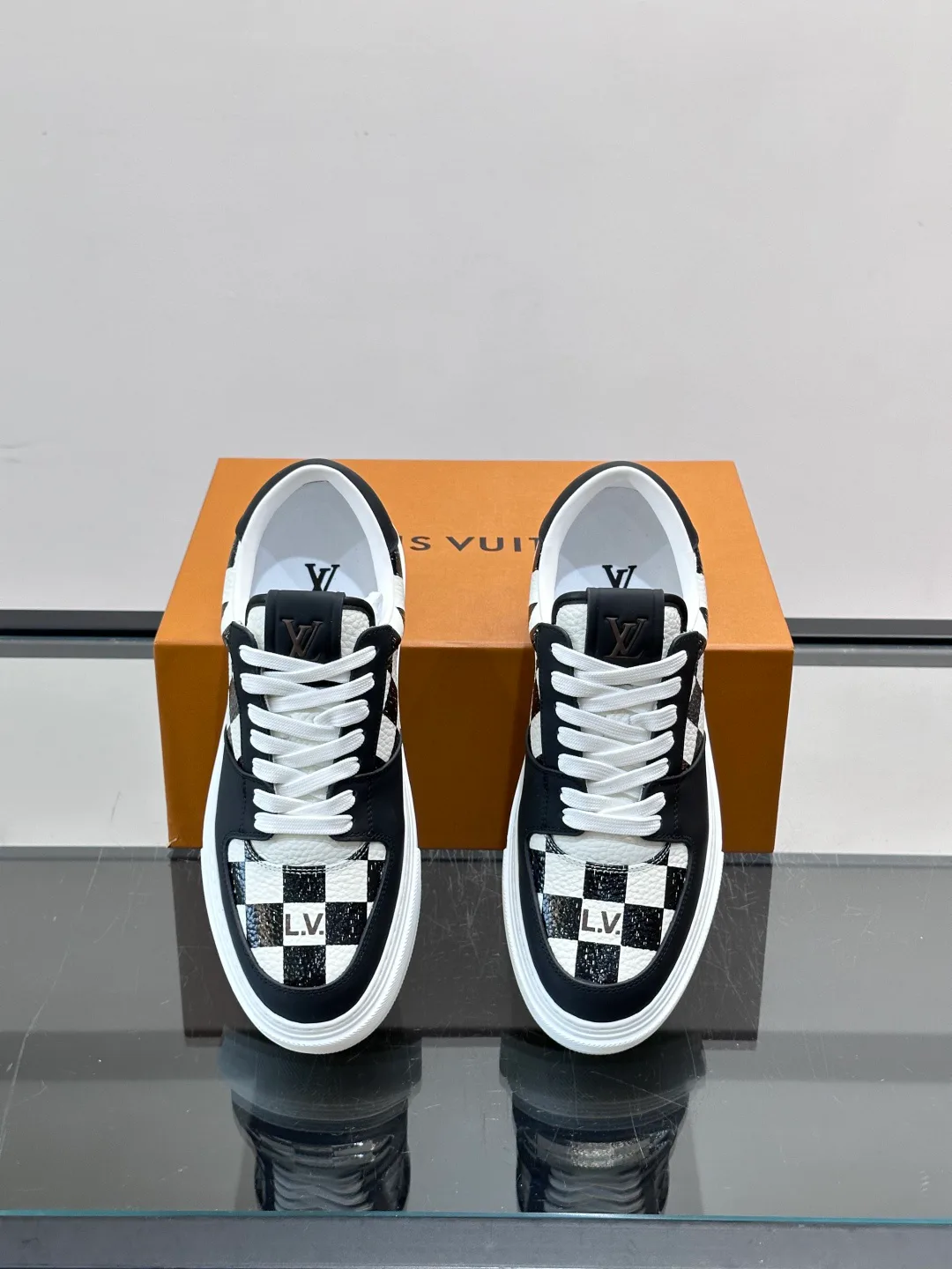 Men's Sneakers LOUIS VUITTON 17811176