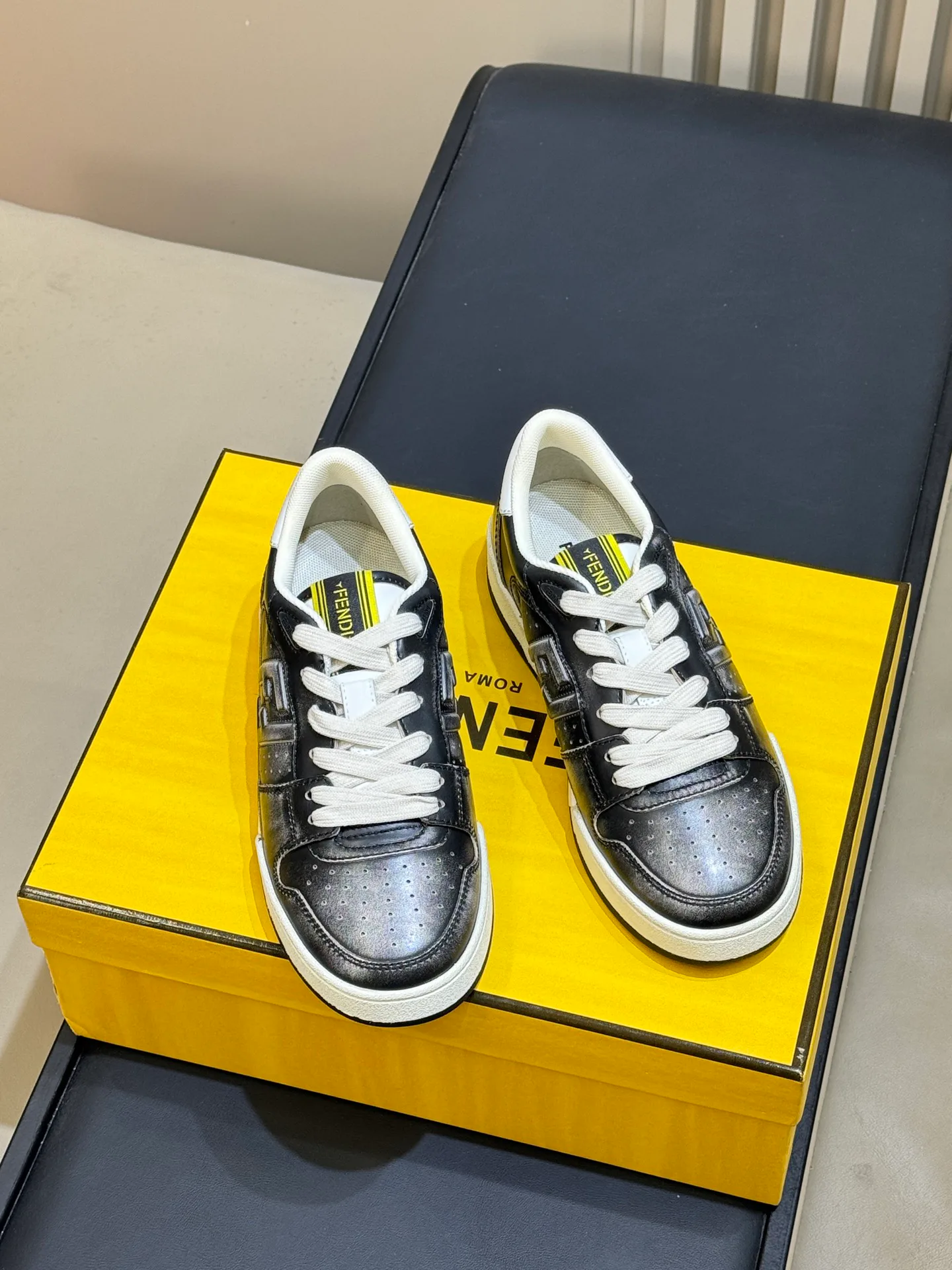 Women's Sneakers FENDI 18073181