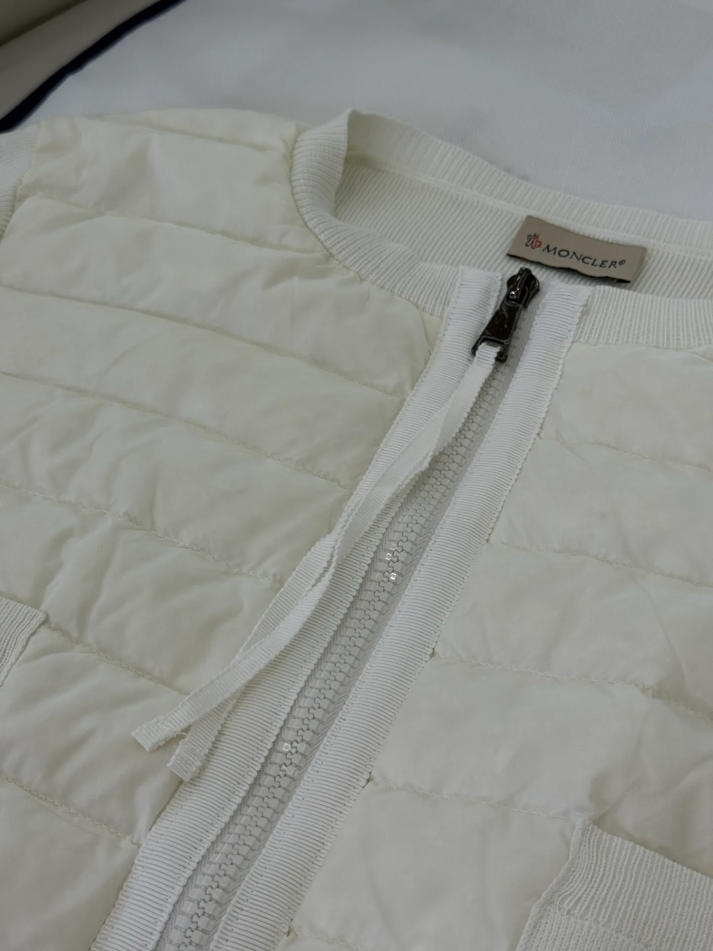 Women's Jackets And Down Jackets MONCLER 17122201