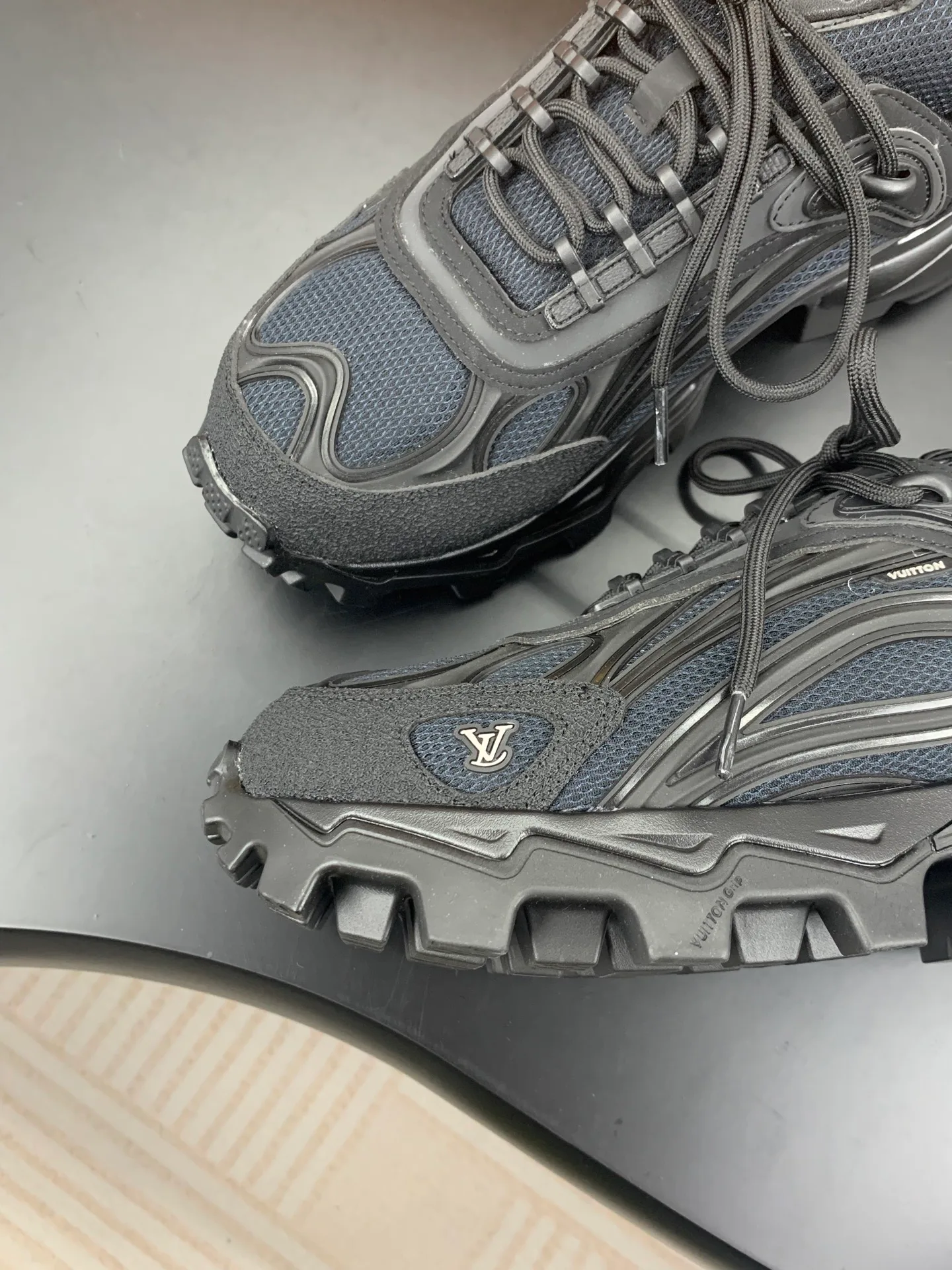 Men's Sneakers LOUIS VUITTON 17545289