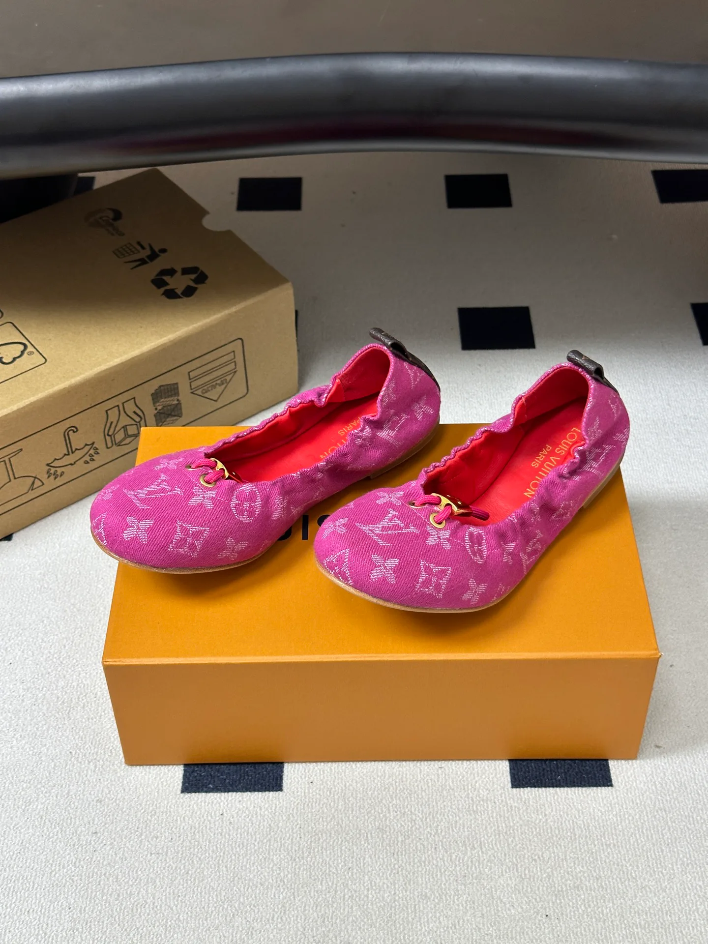 Women's Ballet Flats LOUIS VUITTON 17768171