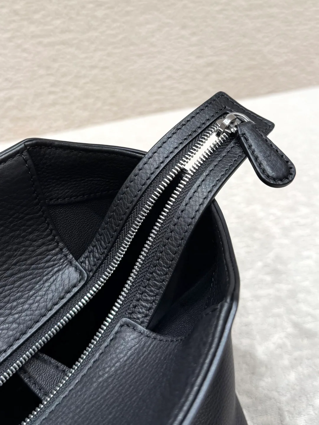 Women's Classic Handbags THE ROW 18070672