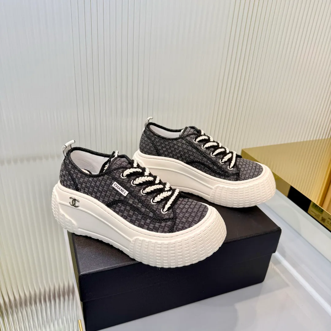 Women's Sneakers CHANEL 18366990
