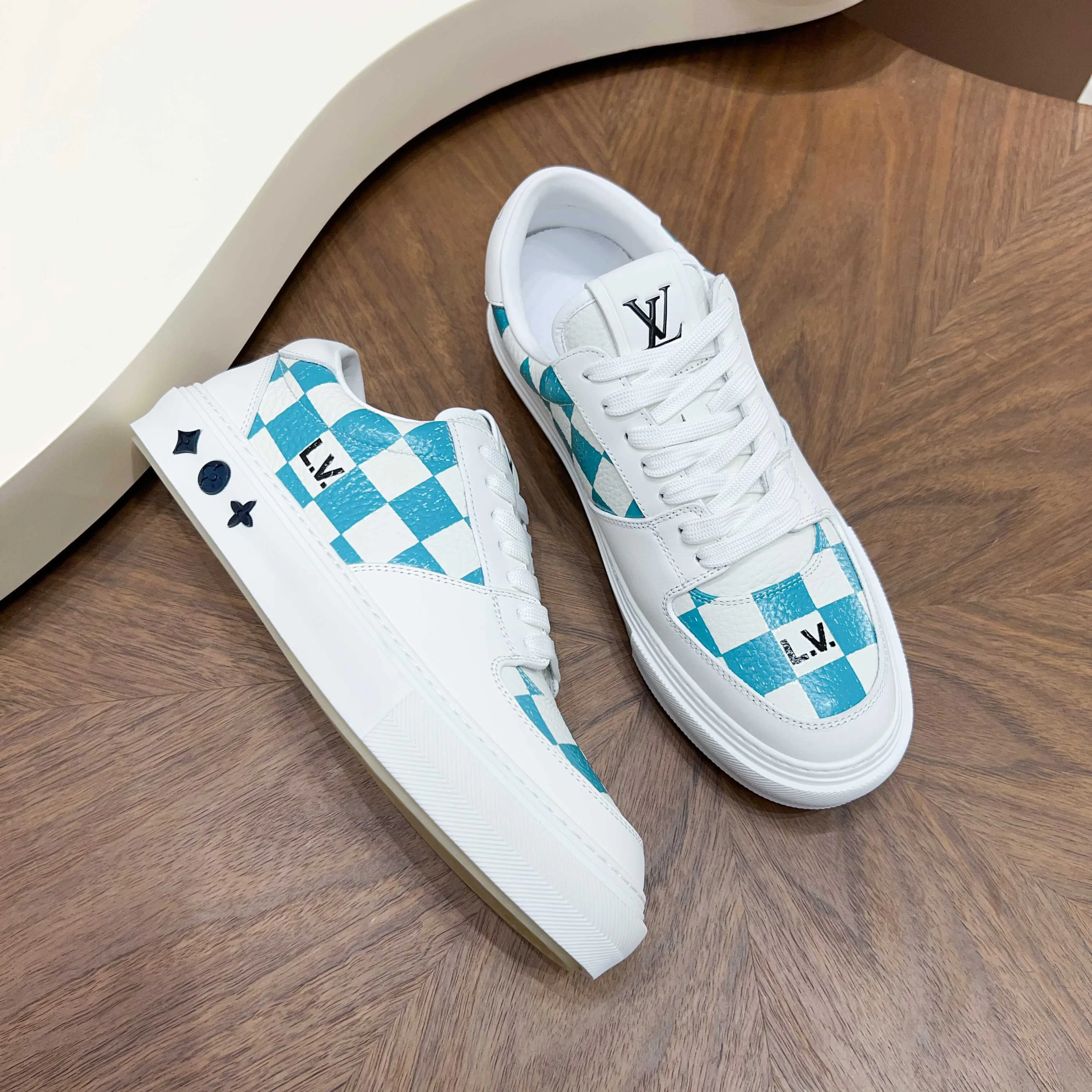 Men's Sneakers LOUIS VUITTON 18117105
