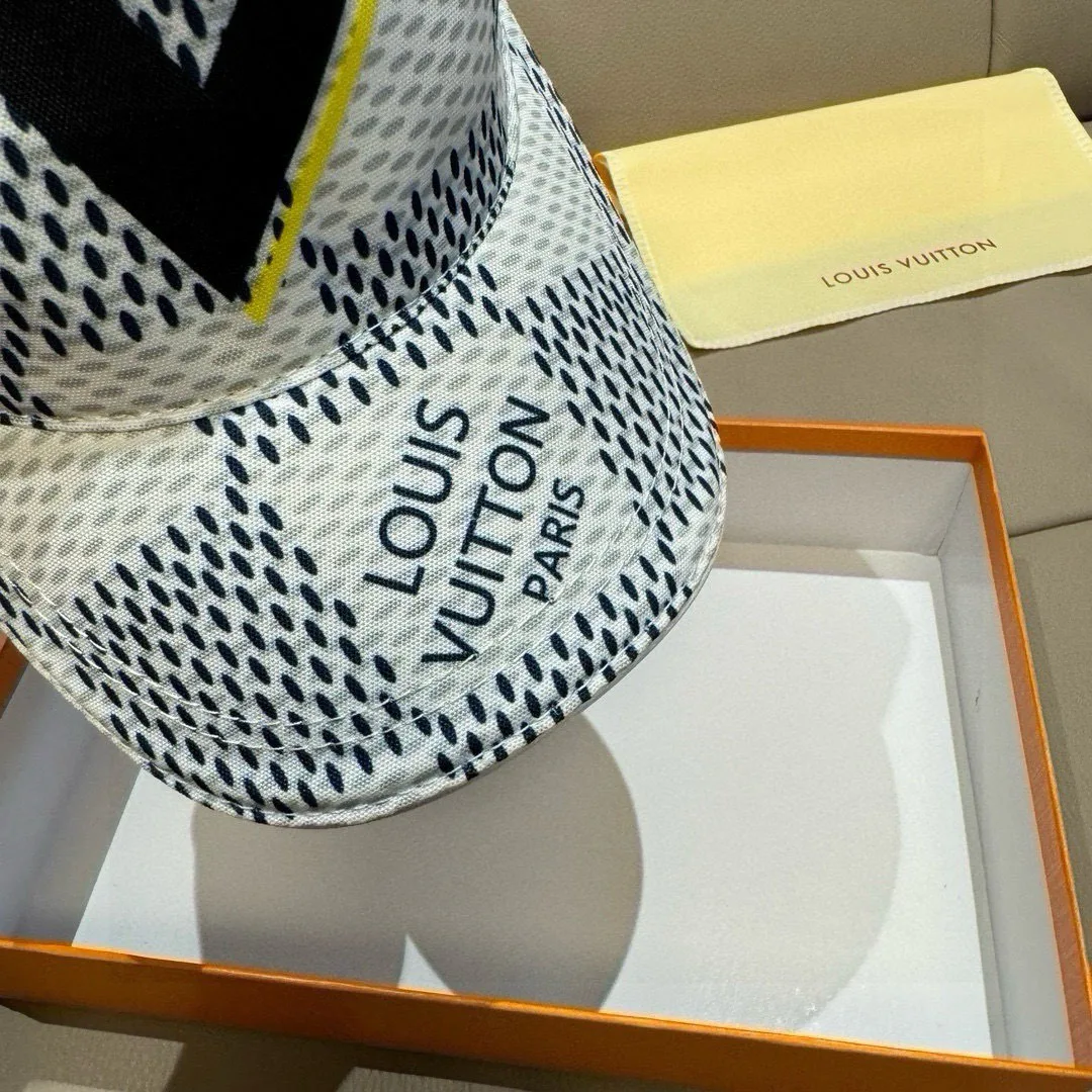 Hats LOUIS VUITTON 17604820