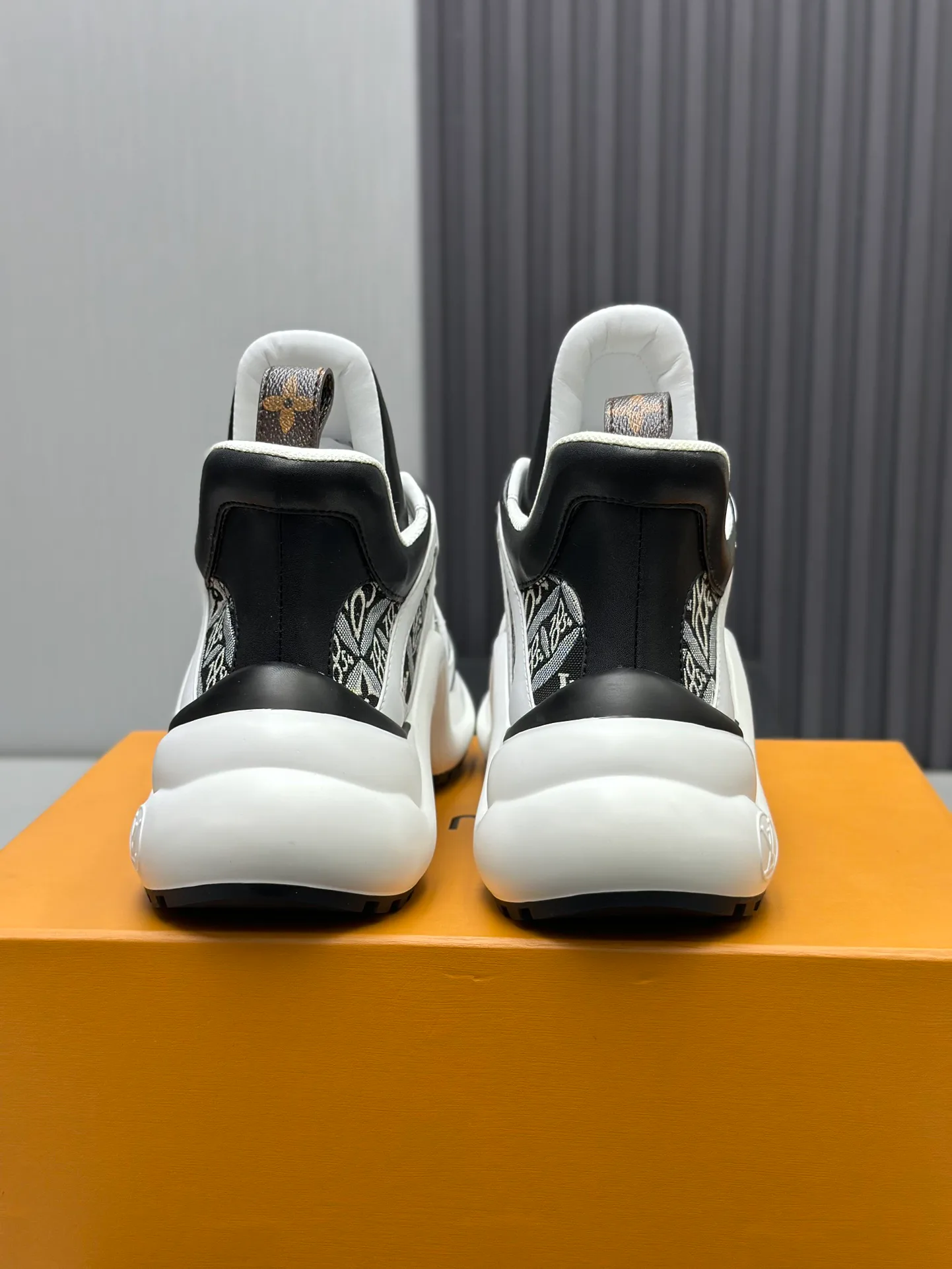 Women's Sneakers LOUIS VUITTON 18211995