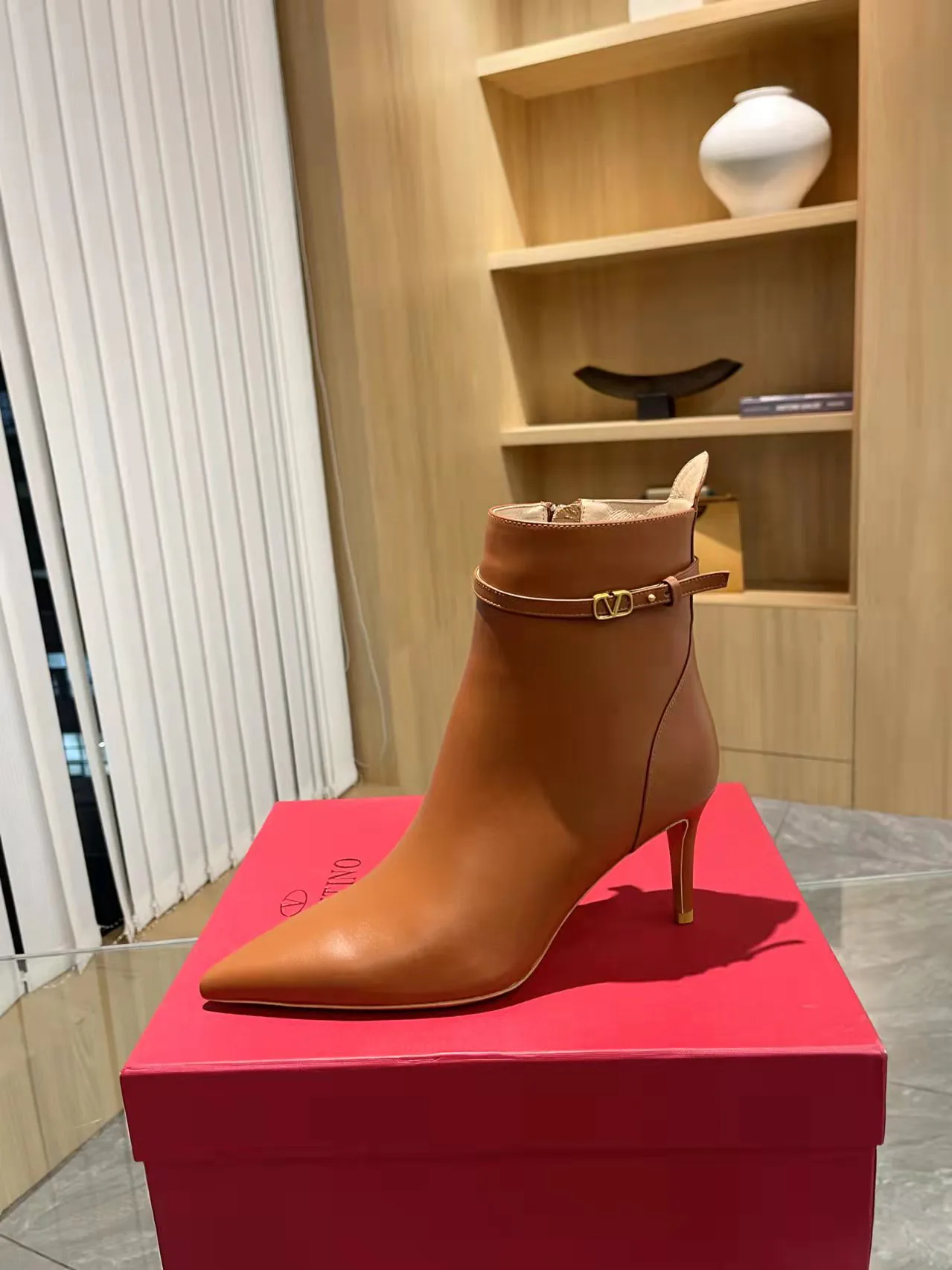 Women's Booties VALENTINO 18401009