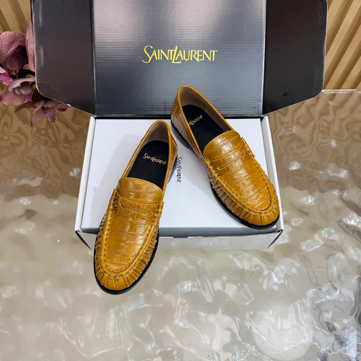 Women's Loafers And Moccasins SAINT LAURENT 17981716