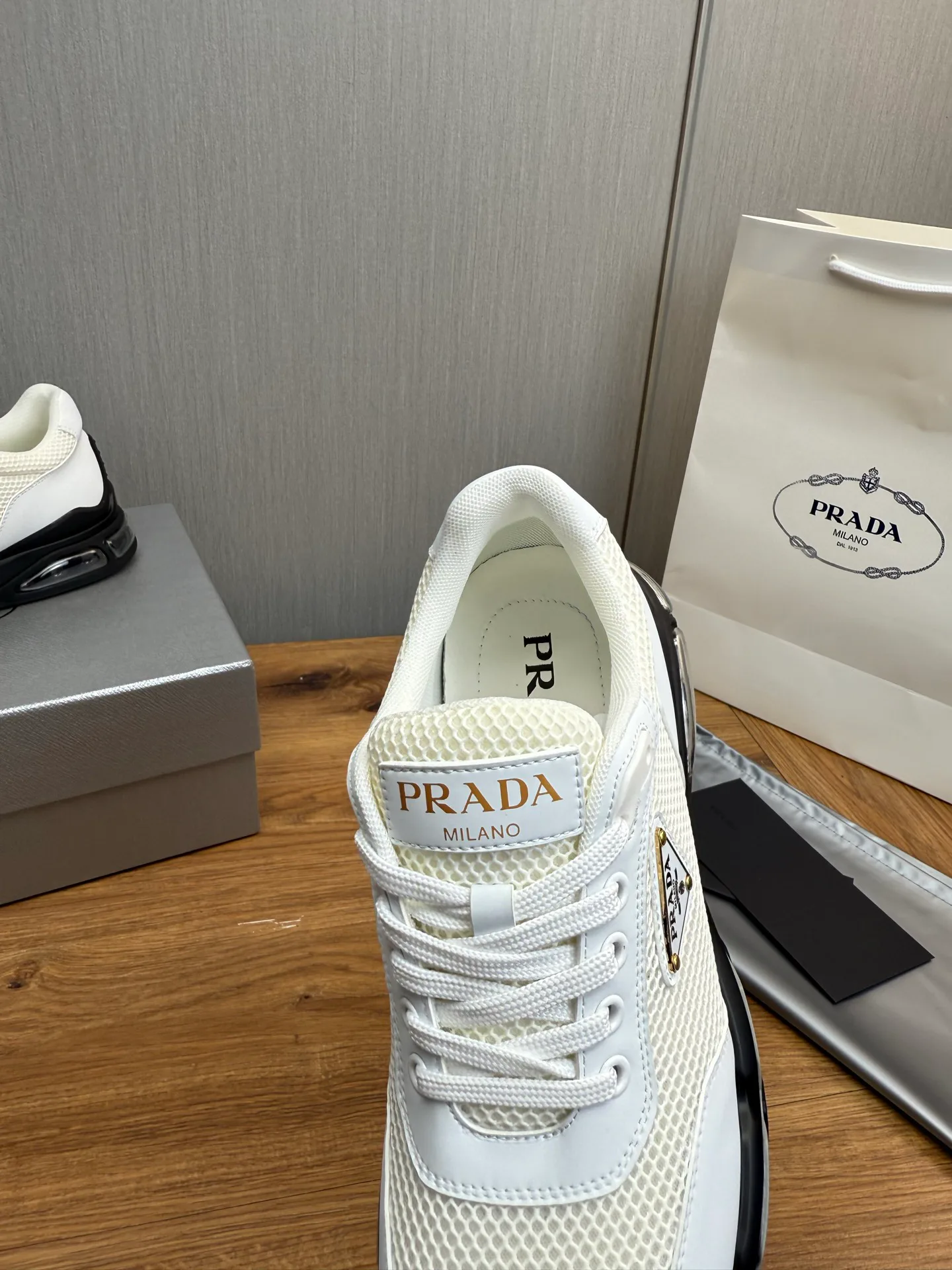 Кроссовки Мужские Prada 18564272