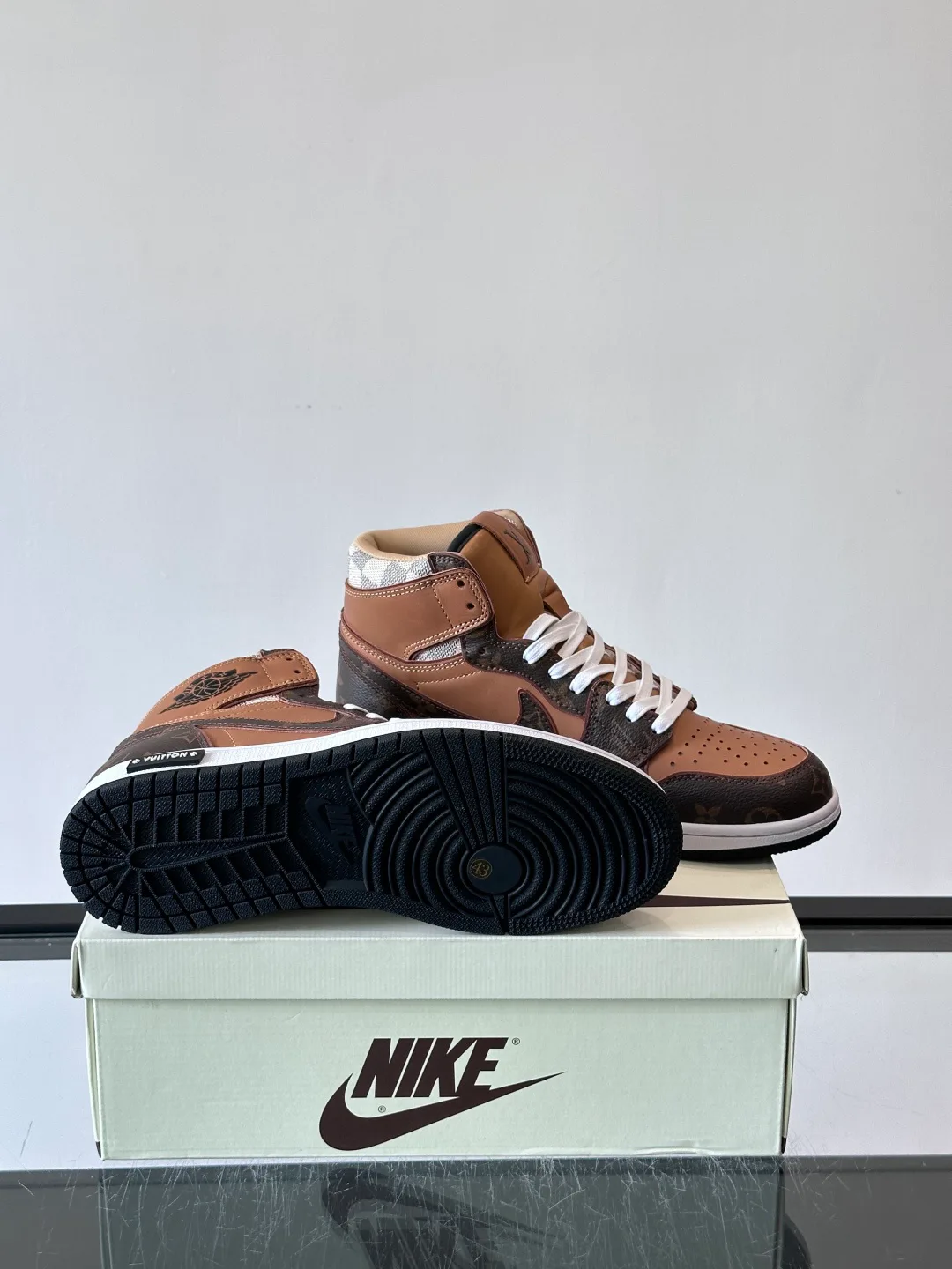 Men's Sneakers LOUIS VUITTON 18274505
