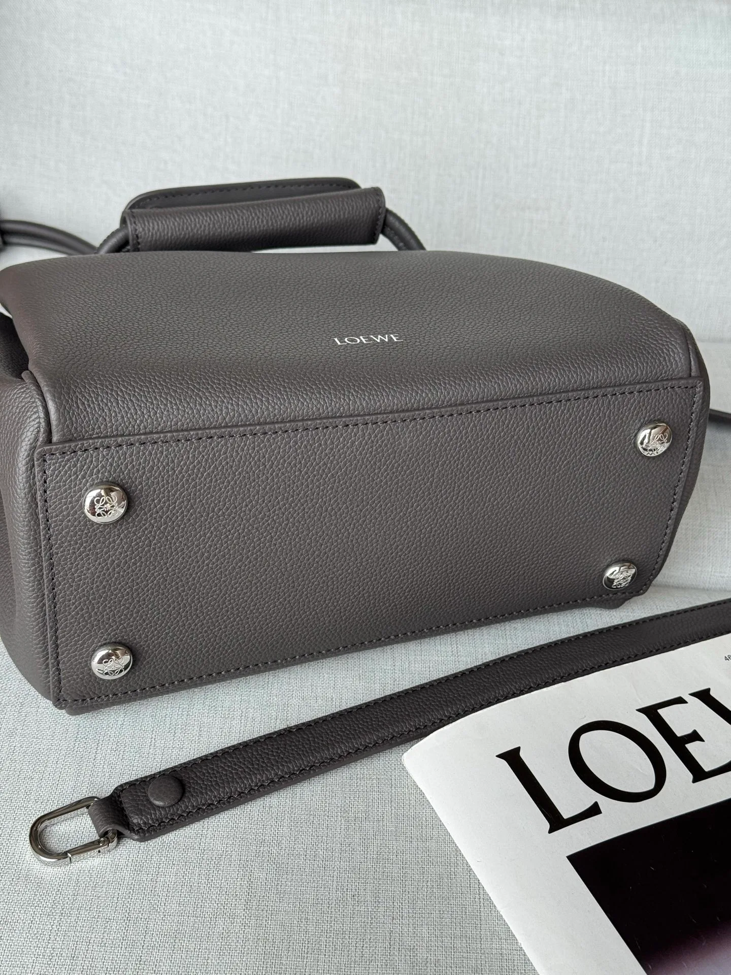 Women's Classic Handbags LOEWE 17551244
