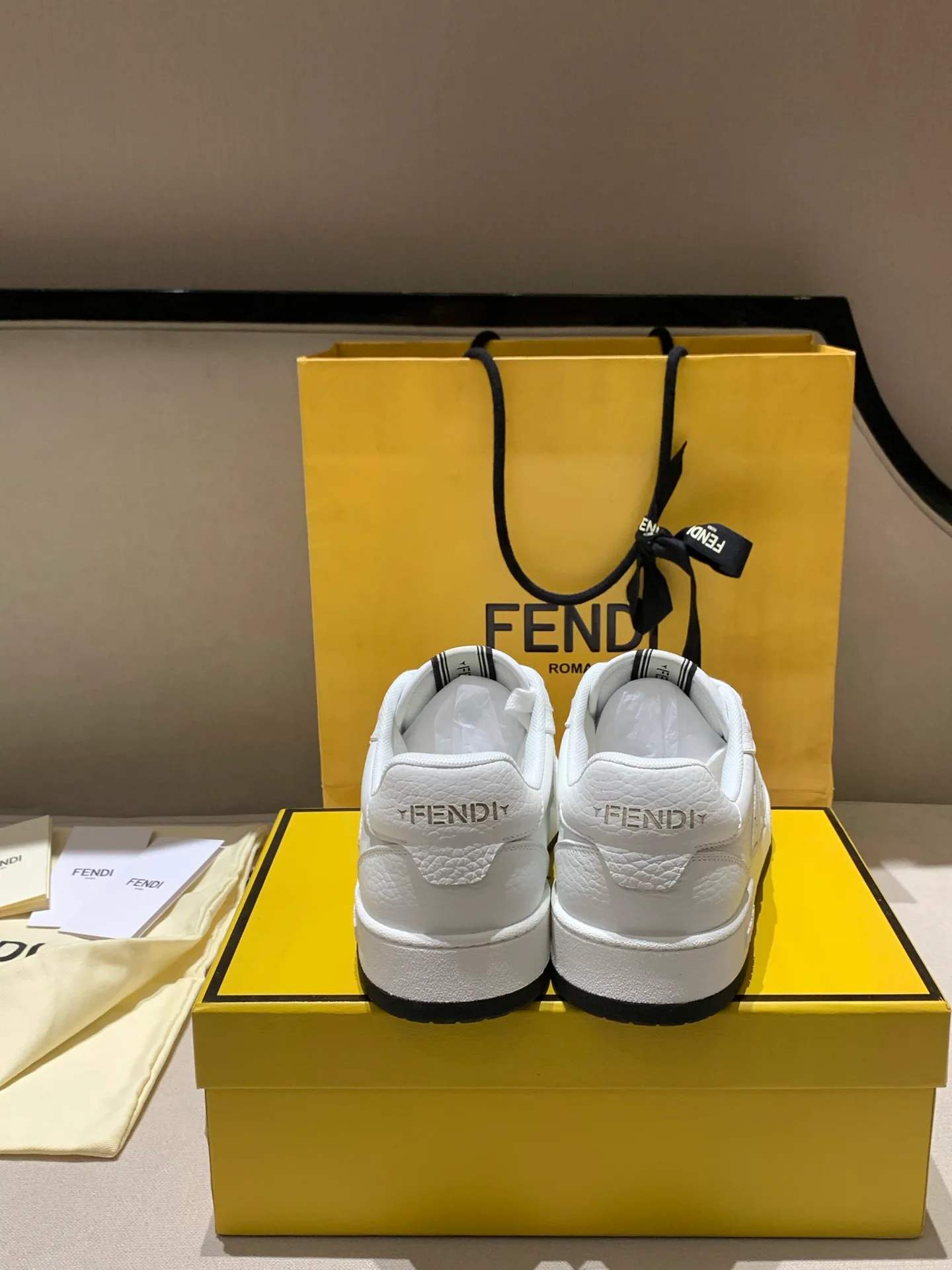 Women's Sneakers FENDI 18228115