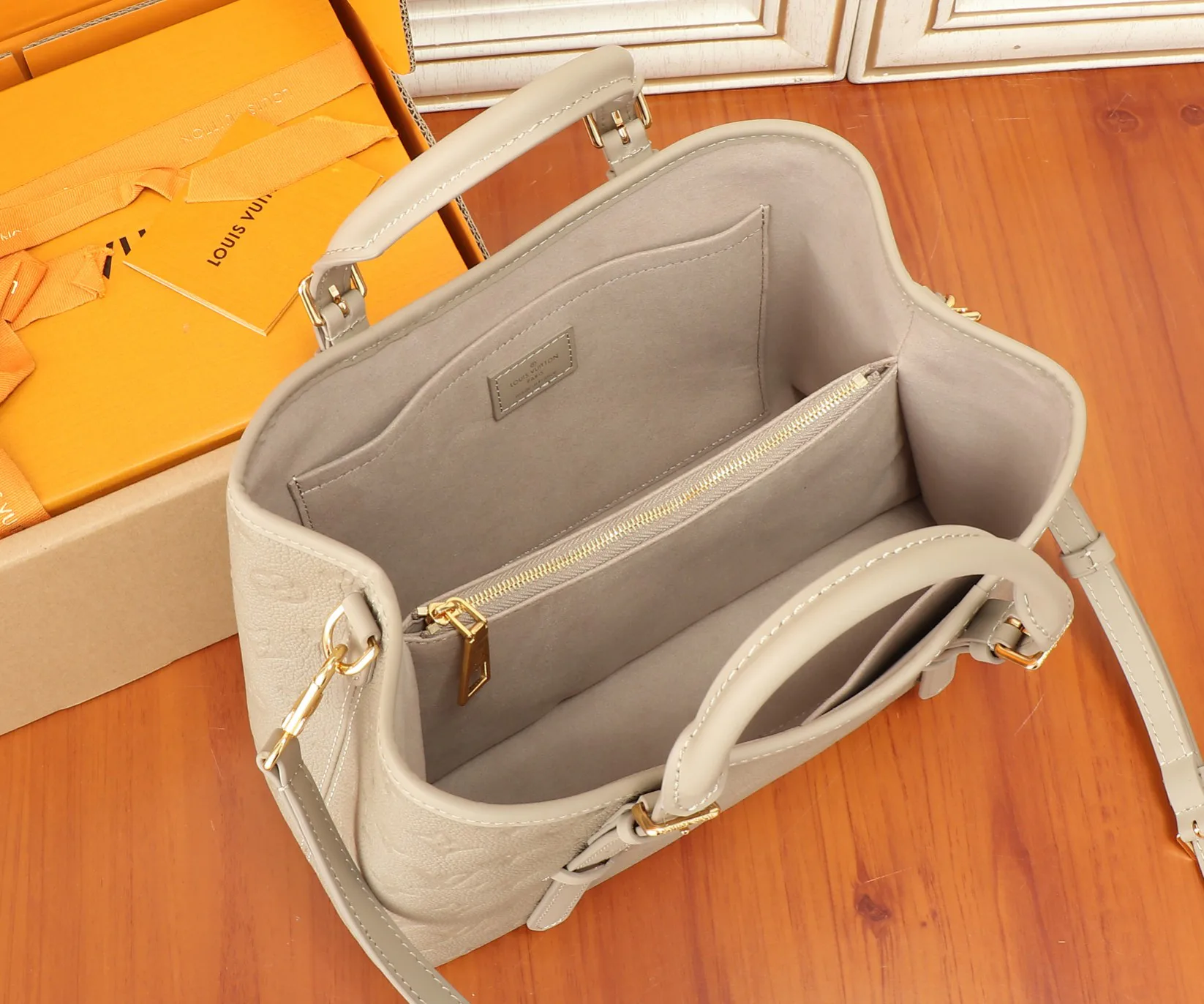Women's Classic Handbags LOUIS VUITTON 17615675