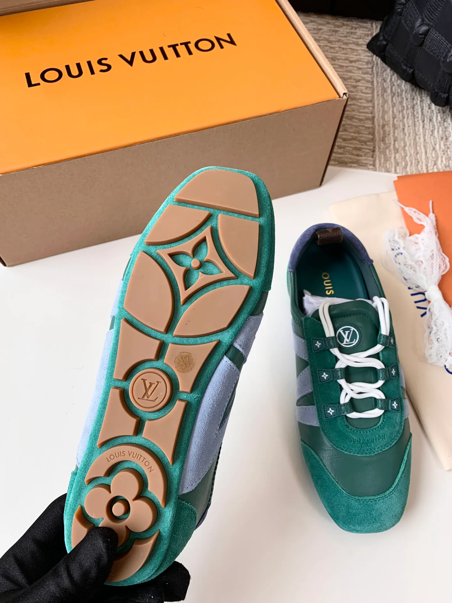 Women's Sneakers LOUIS VUITTON 17753813