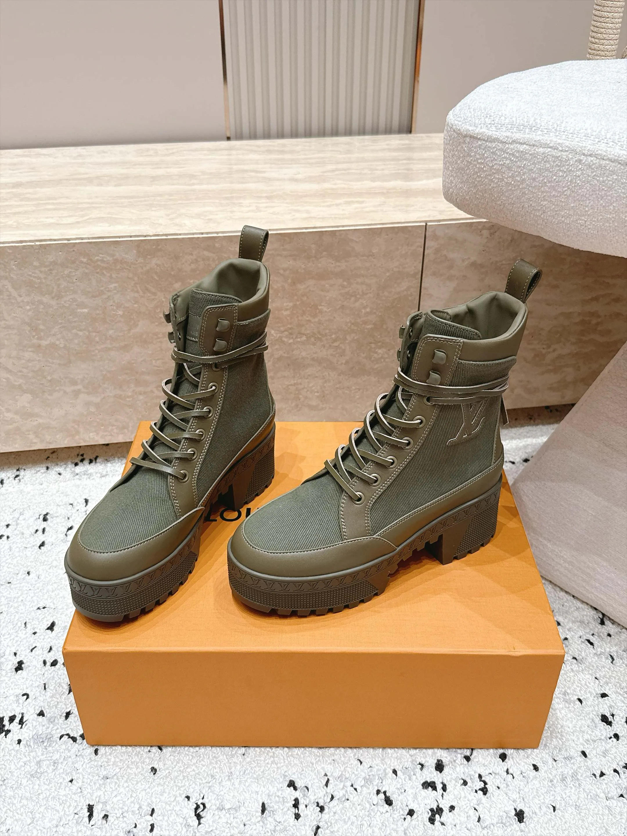 Ботинки Женские Louis Vuitton 18685953