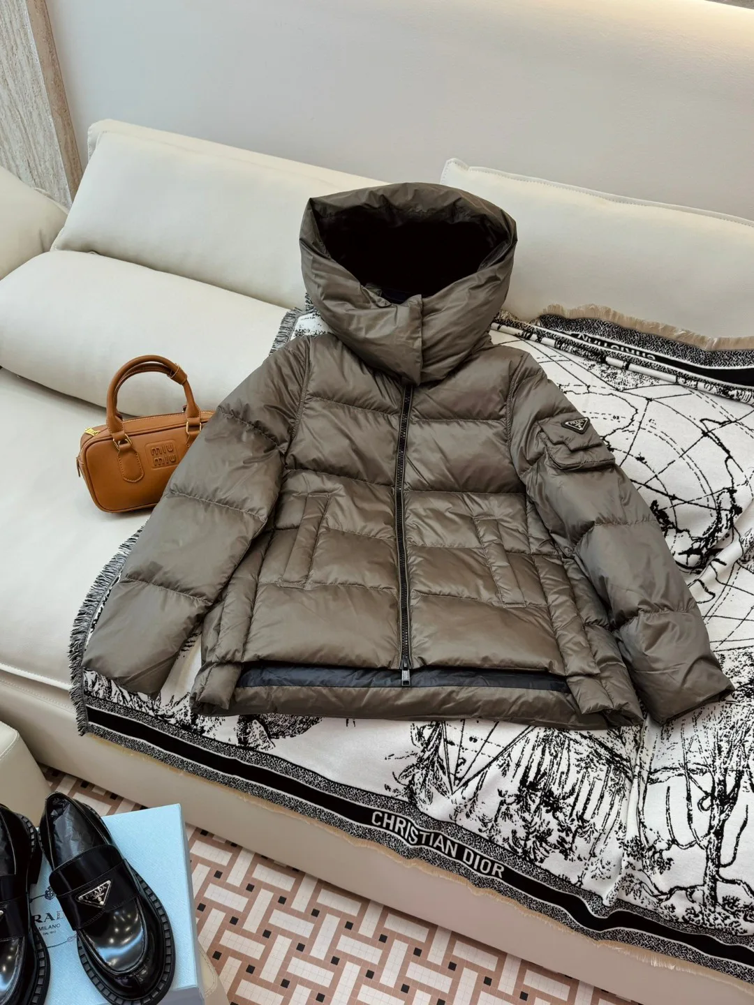 Women's Jackets And Down Jackets PRADA 17910126