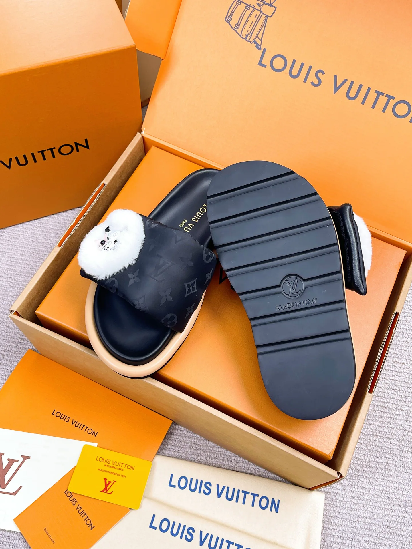 Women's Flip-Flops LOUIS VUITTON 18142869