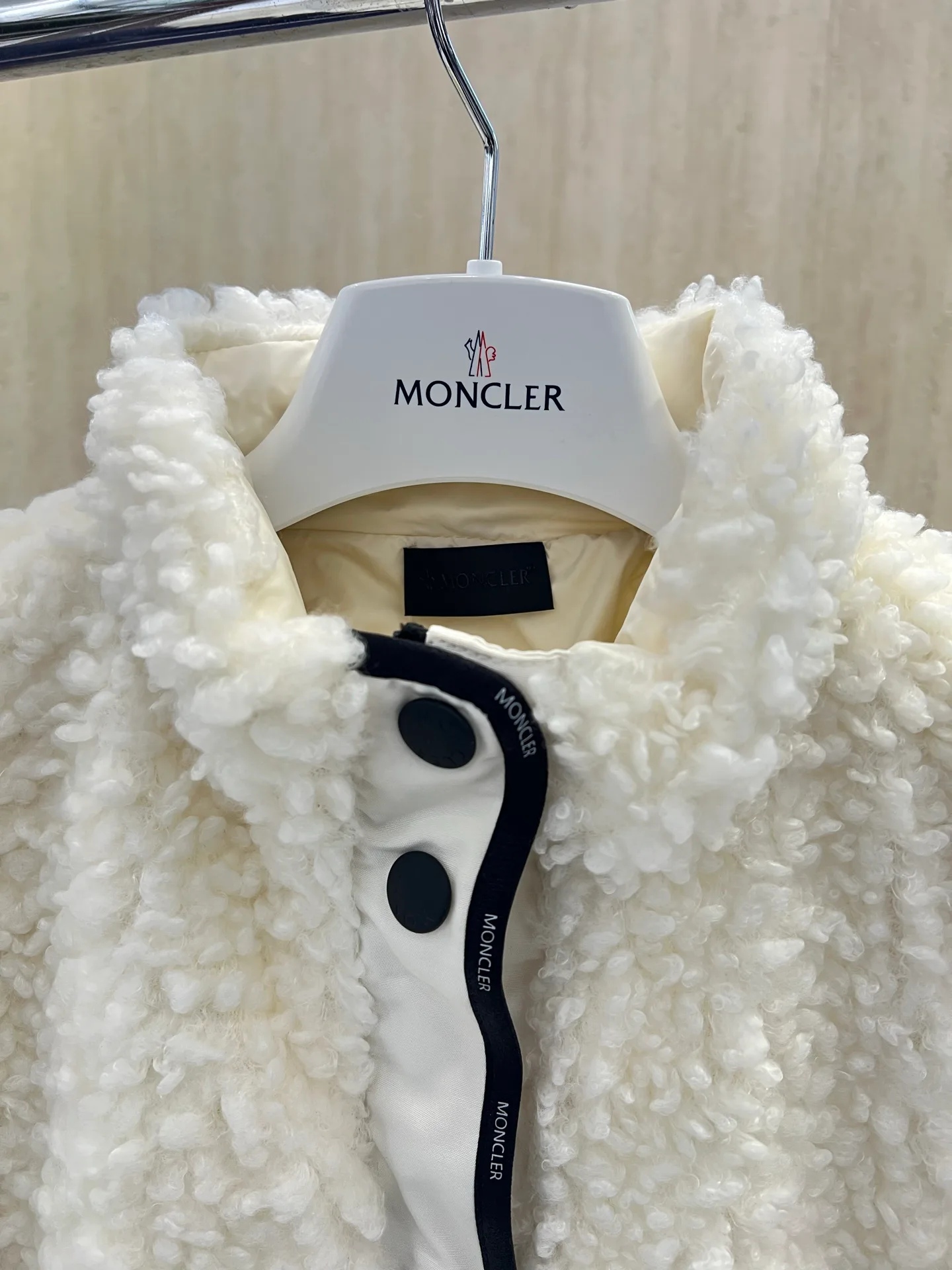 Women's Jackets And Down Jackets MONCLER 17958871