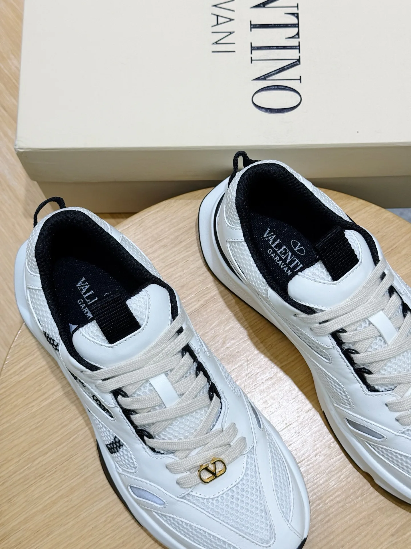 Men's Sneakers VALENTINO 18101551