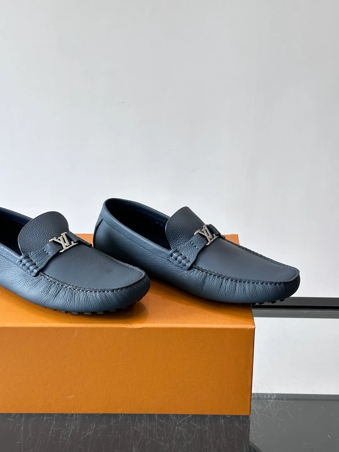 Men's Loafers And Dress Shoes LOUIS VUITTON 17646134