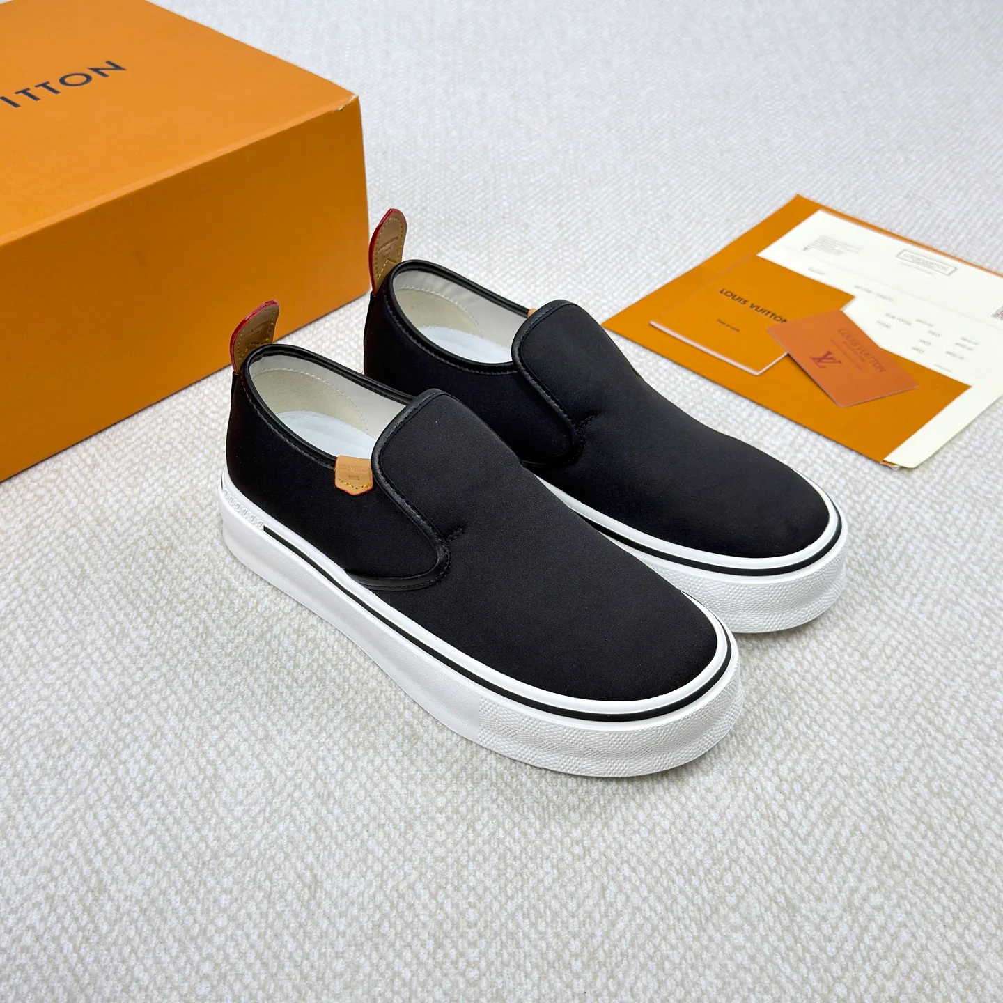 Men's Sneakers LOUIS VUITTON 18365147