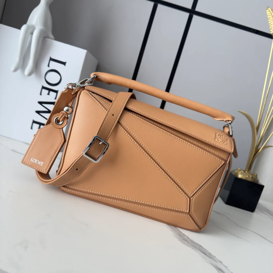 Women's Classic Handbags LOEWE 17270394