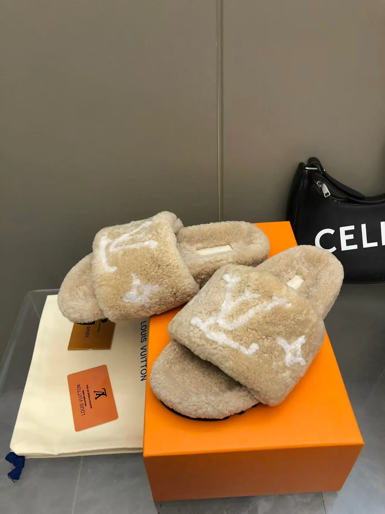 Women's Slippers LOUIS VUITTON 18034643