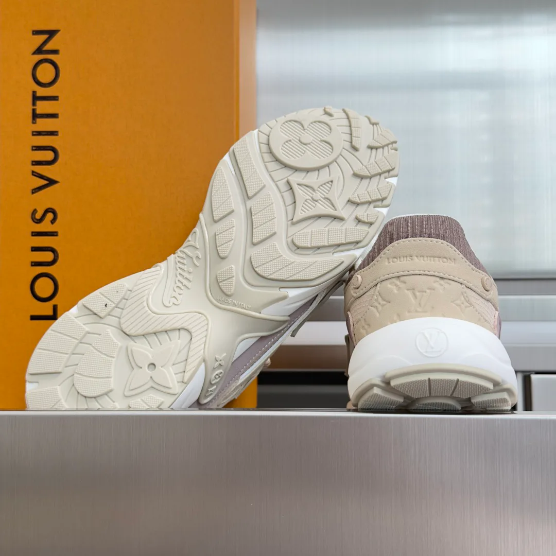 Women's Sneakers LOUIS VUITTON 18463937