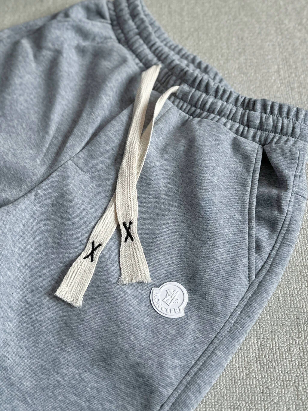 Men's Trousers MONCLER 18069073