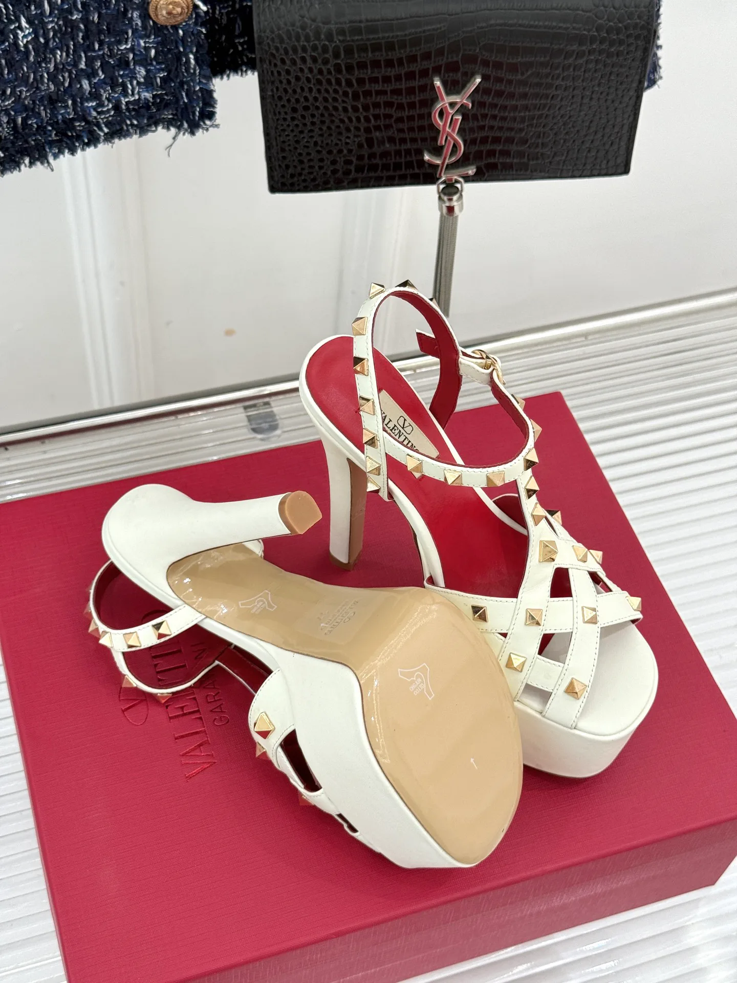 Women's Open-Toe Sandals VALENTINO 18198294