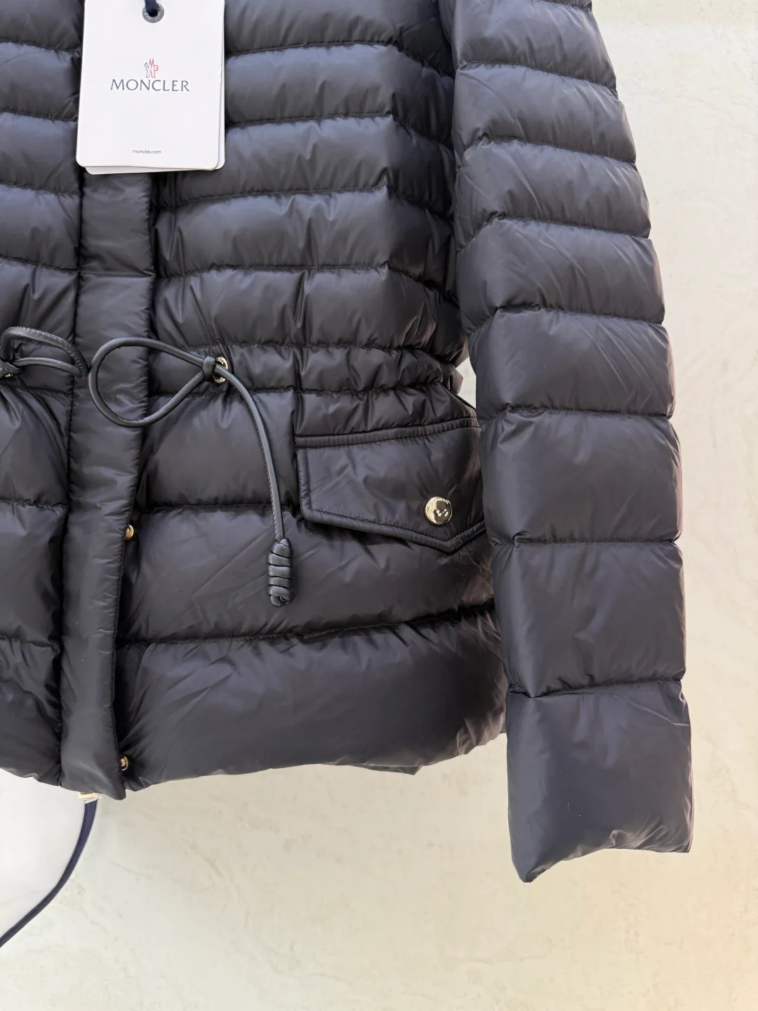 Women's Jackets And Down Jackets MONCLER 18043551